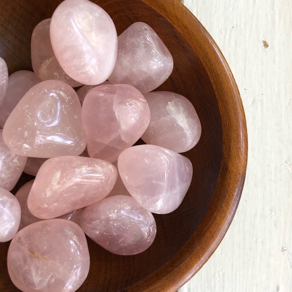 1pc • Rose Quartz Tumbled Stone - Picture 2 of 4